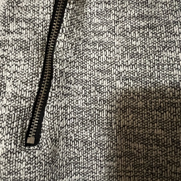 American Eagle black and white joggers with zip pockets - Picture 4 of 4